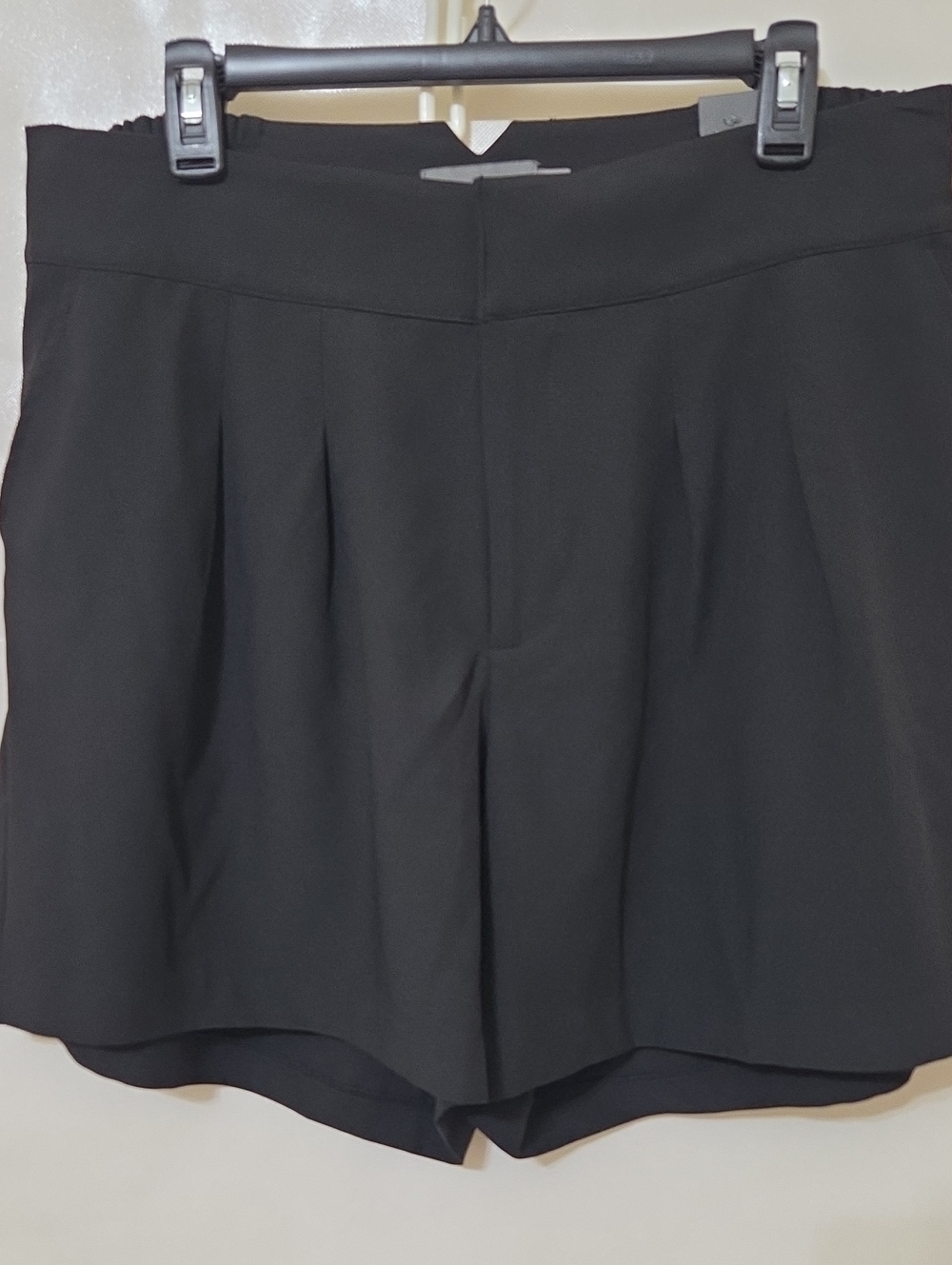 Torrid Women's Black Tailored Pleat Front Polyester / Spandex Shorts Size 12 NEW